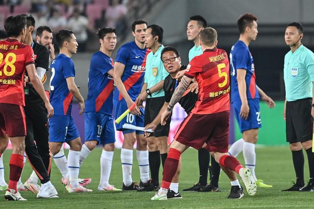 欧联杯-佩莱格里尼失点 罗马客场0-1费耶诺德