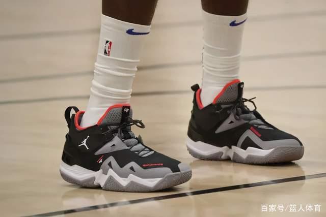 萨林杰35+16贺希宁准绝杀 深圳1分险胜同曦